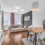 New Large Apartment, Free Parking!