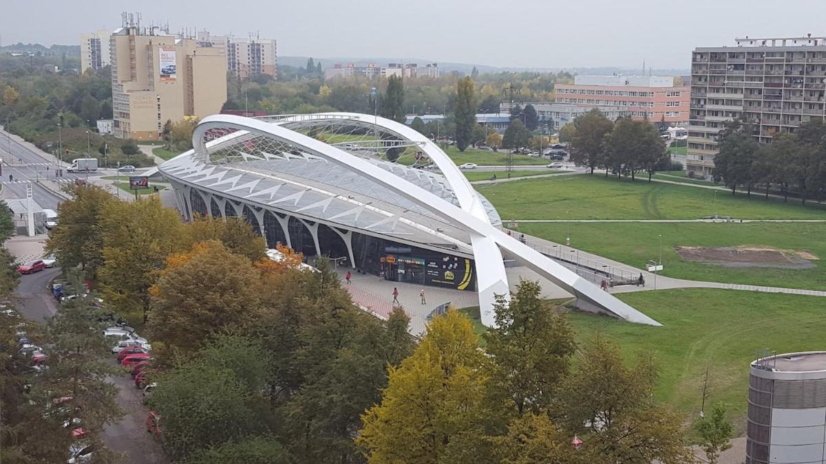 New Large Apartment, Free Parking! Prague