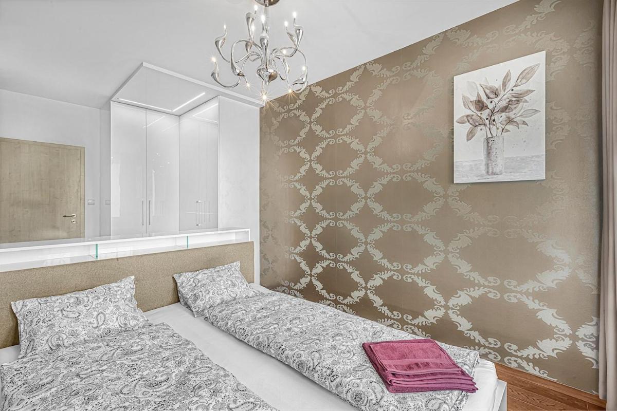 New Large Apartment, Free Parking! Apartment *