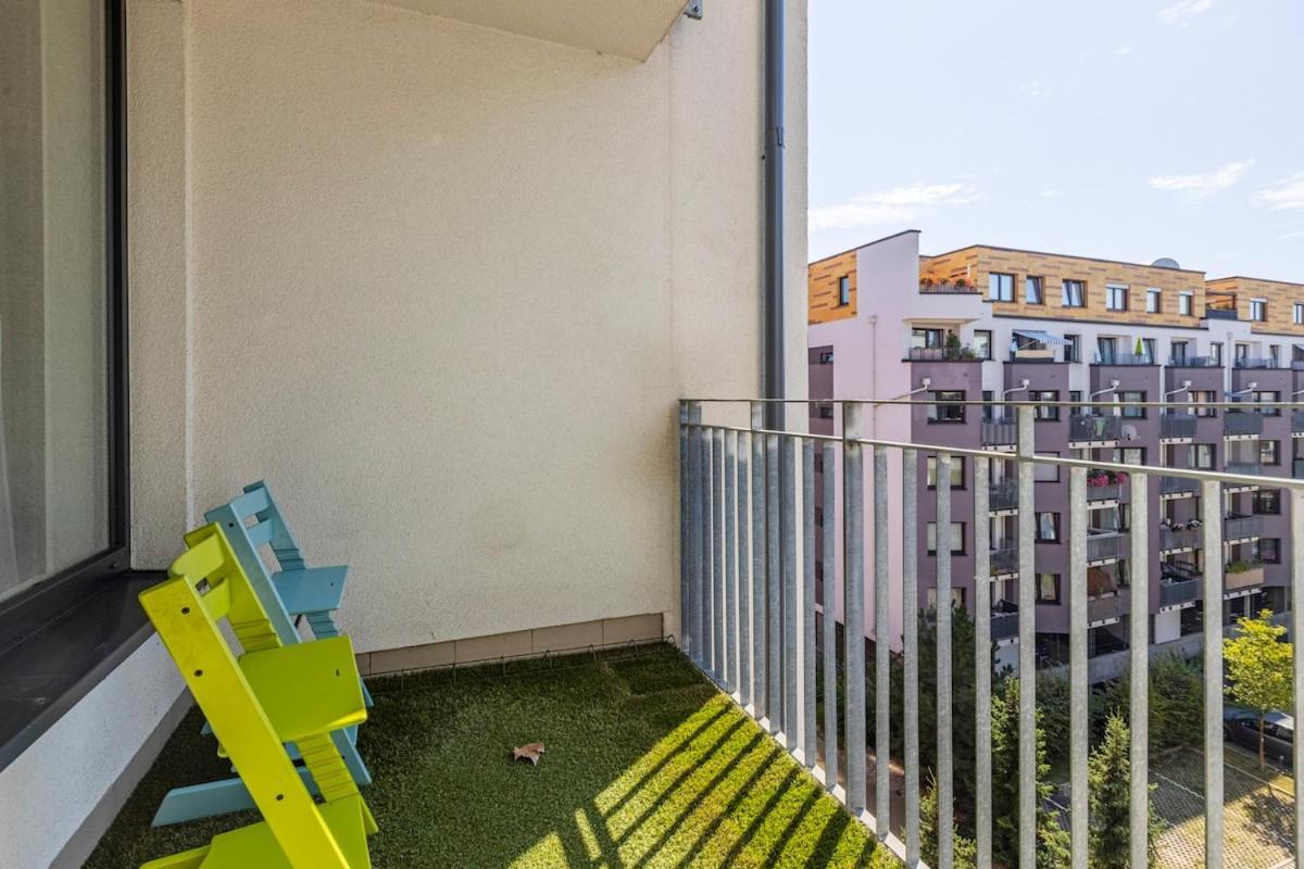 New Large Apartment, Free Parking! Apartment