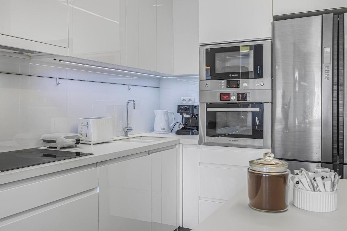 New Large Apartment, Free Parking! Prague