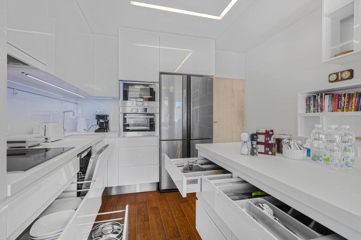 New Large Apartment, Free Parking! Apartment *