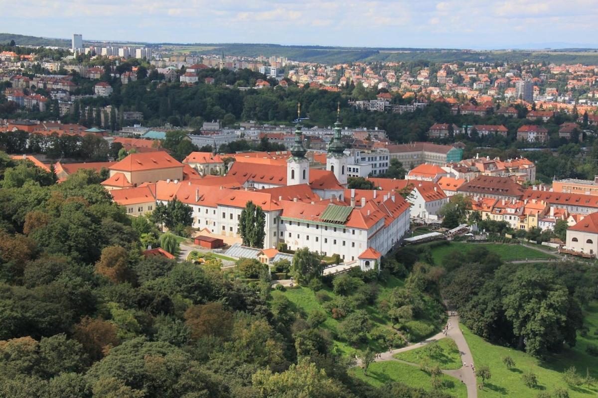 New Large Apartment, Free Parking! Apartment Prague